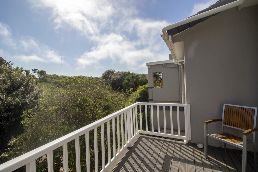 5 Bedroom Property for Sale in West Beach Eastern Cape